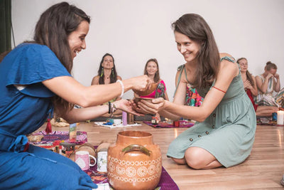 Psychologické a duchovní výhody ceremoniálního kakaa